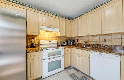 Screened Patio and Pool Boca Raton Retreat - Photo 9