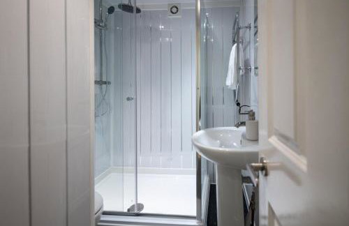 Central Flat-2Bedrooms-2Bath-By FabAccommodation - Foto 6