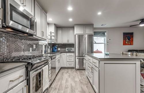 Cozy 1-Bedroom Retreat in Tulsa - Photo 3