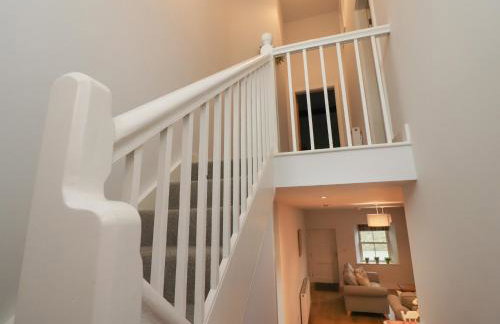 1 Hull House Cottage - Photo 8