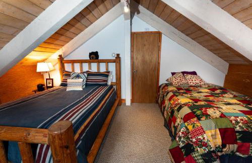 Private Forest Lodge Near Silverwood Theme Park - Sleeps 10 - Foto 13