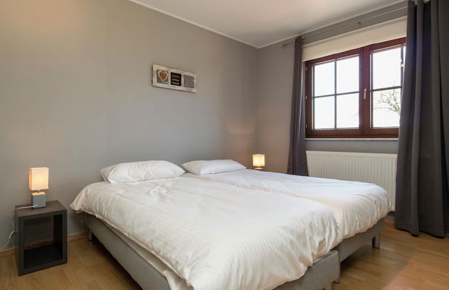 Spacious Holiday Home in the Ardennes with Sauna & Hot Tub - Photo 3