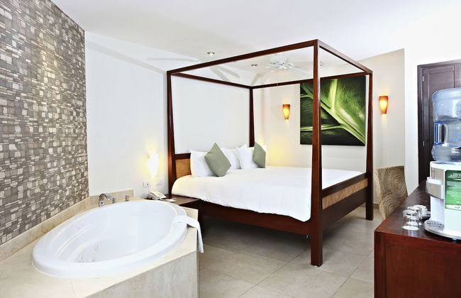 Sandos Caracol Nature Resort & Water Park All Inclusive - Photo 10