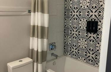 Modern 2-Home Private Oasis w Pool Hot Tub in DT - Foto 27