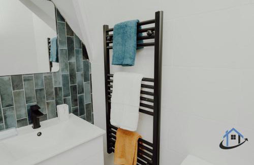 Apt 5 Manor House - 3 Bed 2 bathroom sleeps 5 parking wifi - Photo 23