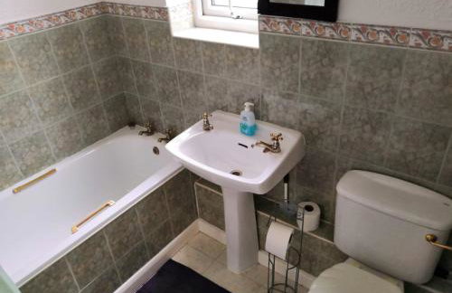 Spacious semi detached house - Photo 12