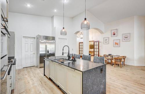 Luxury 6 BR Home Large Pool & Spa with Grassy Yard - Photo 69