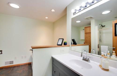 5 Mi to Sno-Eagles Trails Lakefront Getaway! - Photo 11