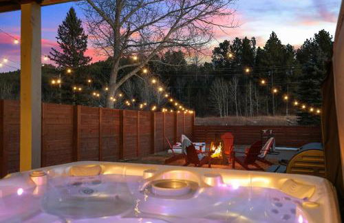 Fireside Haven - Hot Tub & Downtown Walkable - Foto 31