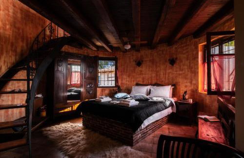 Vintage Stone House Where Calm Lives - Photo 7