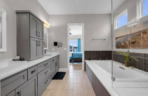 Luxury Waterfront Home with Swimming Pool Hot Tub and 2 Boat Slips - Foto 29