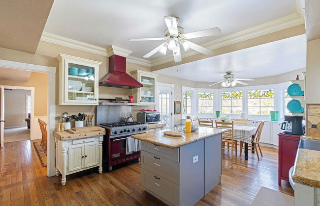 Victorian Manor In Paso Robles Wine Country + Pool, Hot Tub, Firepit, Tennis Court Sleeps 28 - Photo 8