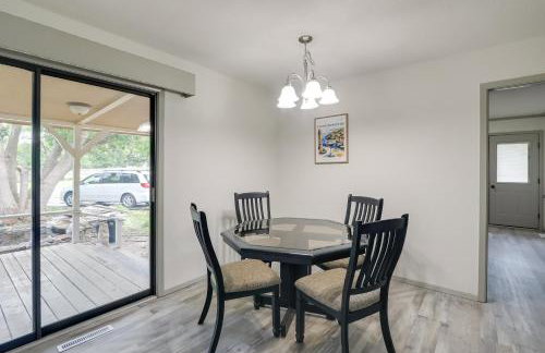 Group Getaway with Private Yard in Wichita! - Foto 7