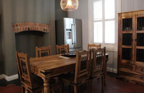 Charming 4-Bed in Llangollen - Photo 3