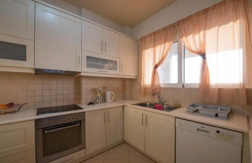 Grand Suites with Private Pools - Photo 19