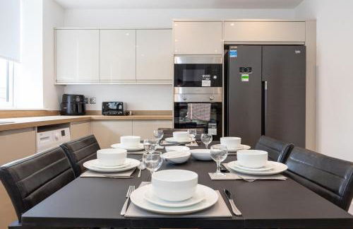 Stanway Apartments- Free Parking & Close To Tram Stop - Photo 13