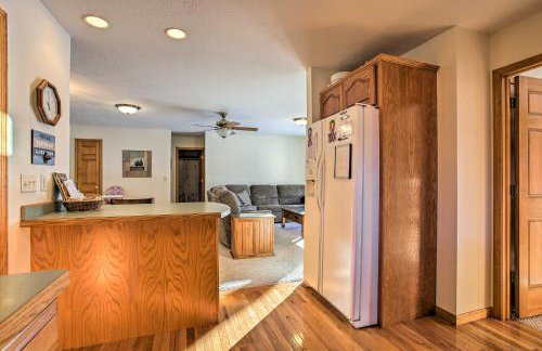 Cozy Riverfront Home with Fire Pit in Houghton Lake! - Foto 8