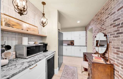 Fully Restored cottage, AMAZING game room, hot tub - Foto 22