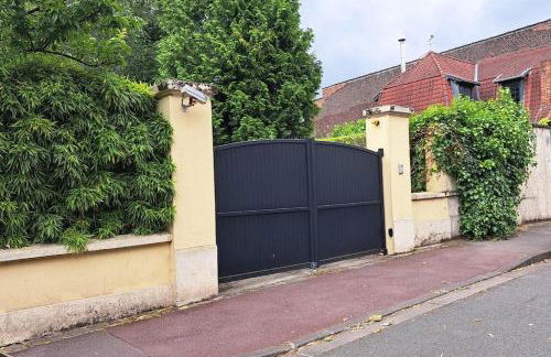 Appartement cosy proche du tram avec parking privé - Foto 41