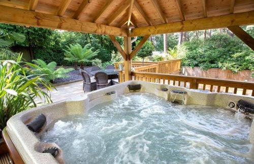 Hot Tub/Football Court/Sleeps 12/Luxury Villa - Photo 20