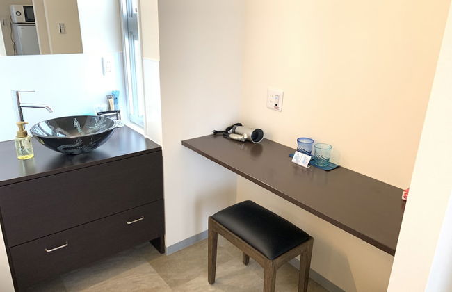 Mr.KINJO Miki24 in front of Makishi Station - Foto 8