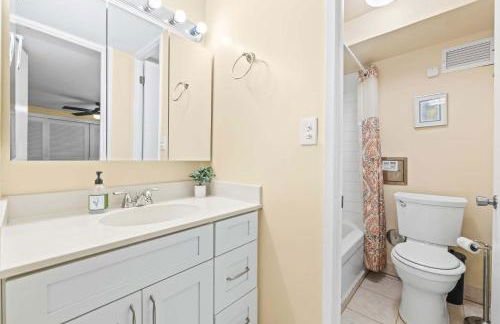 Amazing Beachfront Condo by Pool - Foto 16