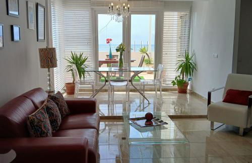 AMAZING FRONTAL BEACH APARTMENT #Traveller's Awards2023 - Foto 12