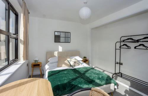 Stylish Seaside Stay - Spacious Ramsgate Apartment - New Build, Underfloor Heating, Perfect Location - Foto 10