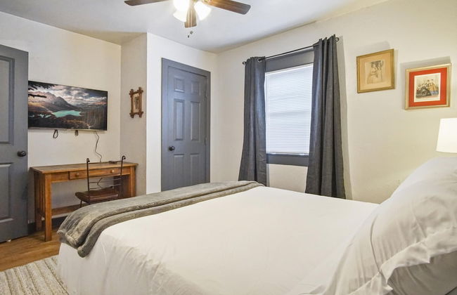 3-story 6-bedroom 4 Bathrooms 3min-asian Dist - Photo 35