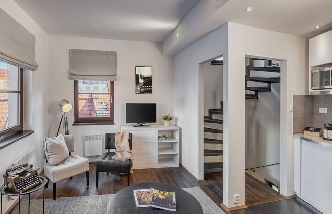 4 Arts Apartments by Adrez Living - Photo 3