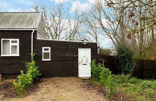 Meadow Cottage - Secluded Woodland Cottage with Private Hot Tub - Photo 17