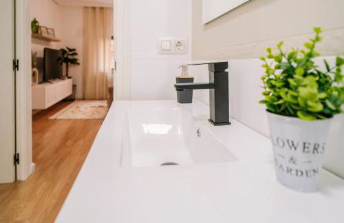 Centro, Hospital y Campus Universitario a 5 minutos - Camas de primera - Lavadora - SmartTV - Wifi 1 GB - Teletrabajo - Foto 10