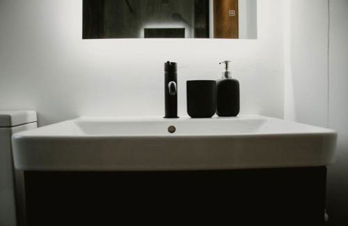 Luxury 2 Bedroom Glamping Pod with Hot Tub at Aganmore Farm Glamping - Pod 2 - Foto 4