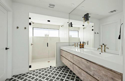 Rooftop Deck, DT City Views, Modern Eastside Oasis - Foto 28