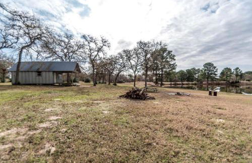 Cozy Rustic Cabin Rental on Private Ranch for Weekend Getaway from Austin - Photo 17