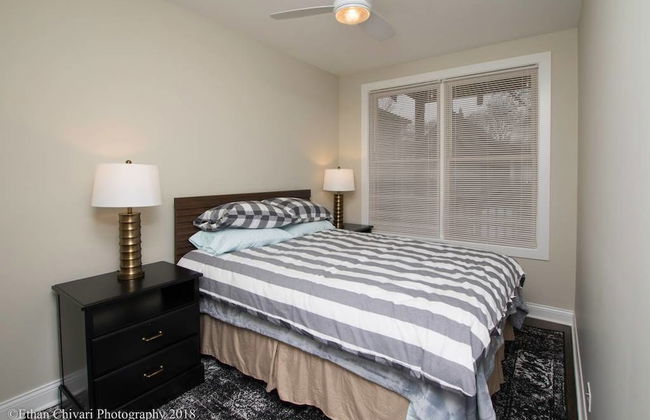 New Modern Comfort in Wrigleyville w Parking - Foto 4