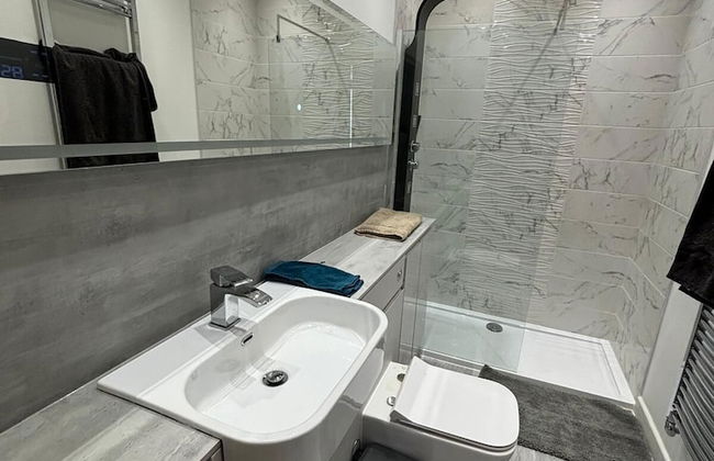 Exquisite Riverside Living in a Stunning Flat - Foto 1