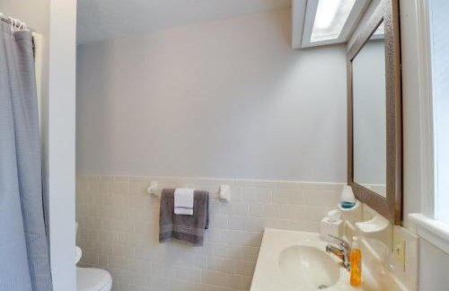 Charming Mountain Home Getaway with Gas Grill! - Foto 16