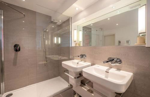 Spacious Coastal Retreat with Sea Views - Foto 31