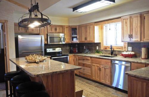 C21, Three bedroom, three bath log-sided, luxury Harbor North cottage with hot tub cottage - Foto 12