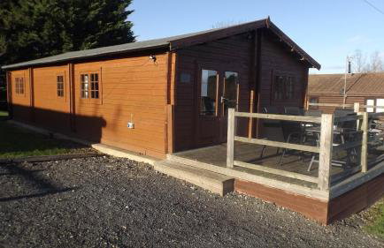 Spacious 3 bedroom cabin at Avonvale Holiday Lodge - Photo 13