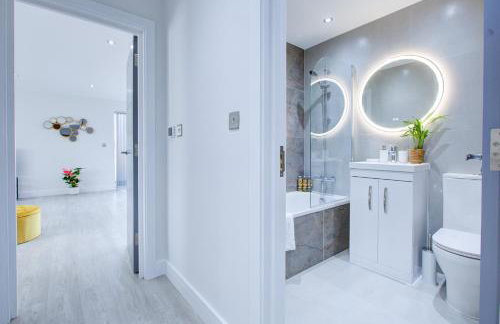 Hybrid Resi - Uxbridge, On-site car or van parking, near London Heathrow Airport - Photo 21