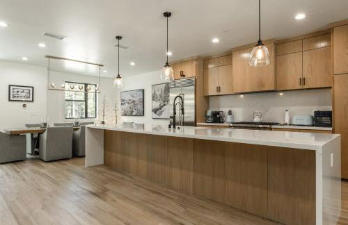 New Luxury 4BR /3BA Obsidian Reserve #110 – Hot Tub, 2-Car Garage, Pool Table, Mount Views! - Foto 11