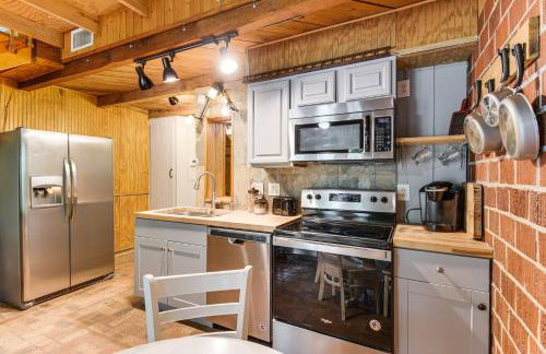 Riverfront Anglers Cabin in Fairhope with Deck! - Foto 9