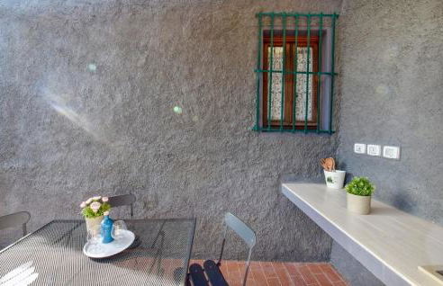 2 Bedroom Lovely Apartment In Gombitelli - Foto 14