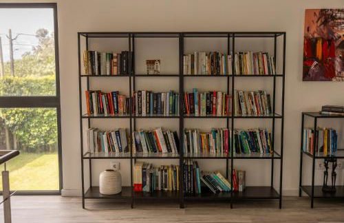 Countryside house with a pool and fireplace - Photo 7