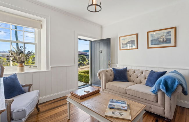 Lythgo's Row Colonial Cottages - Photo 8