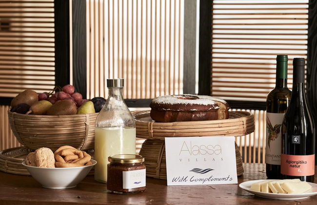 Beachfront Alassa Villas w Private Pools Complex - Foto 34