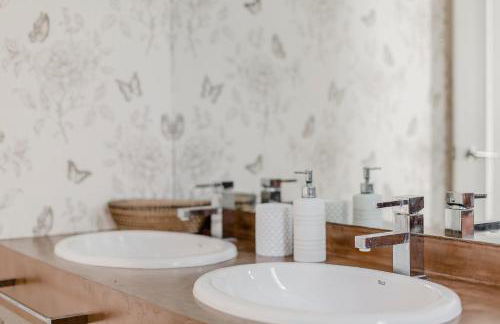 Charming Beachside Townhouse in San Pedro A Lovely Retreat Steps from the Shore - Photo 8