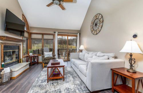 Cozy at Creekwood Getaway - Photo 2